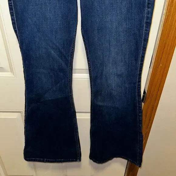 High rise hollister flare size 8 - Picture 4 of 5